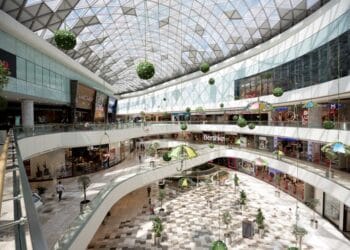 AVM sektöründe 50 yılı bulan amortisman süreleri, işletmecilerin el değiştirme sürecine etki etmeye devam ediyor. Bu süreçte tarım sektöründe faaliyet gösteren Polat Narenciye, ikinci AVM yatırımını Adapalm AVM'yi satın alarak gerçekleştirdi. Ece Türkiye tarafından yönetilecek AVM, dükkan sayısı açısından şehrin en büyük AVM’si olarak hizmet verecek.