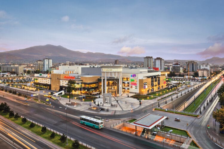 Forum Kayseri ve Mersin AVM 350 milyon Euro’ya el değiştirdi
