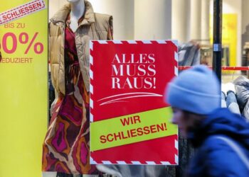 Alman perakendesi küçülme alarmı veriyor