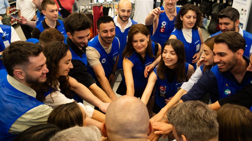 İzmir'in yeni Decathlon’u Mahall Bomonti’de açıldı