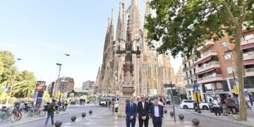 Sagrada Familia, Henkel yapıştırıcılarıyla ayakta!