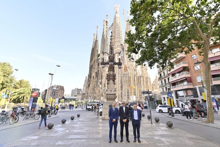 Sagrada Familia, Henkel yapıştırıcılarıyla ayakta!
