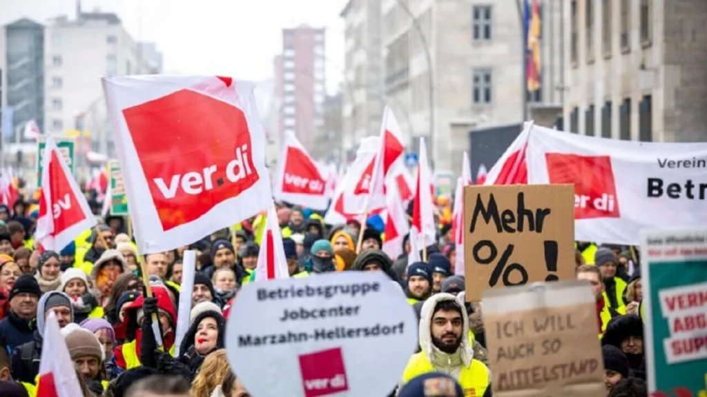 Almanya'da perakende sektöründe binlerce çalışan iş bırakıyor