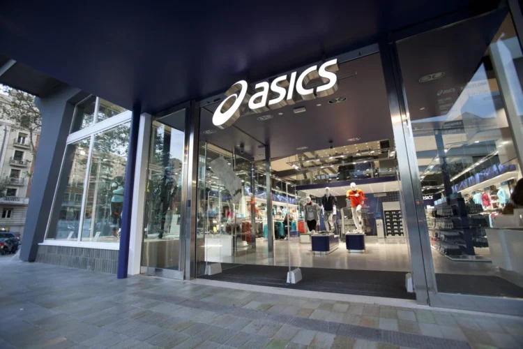 ASICS Avrupa’da vites yükseltti